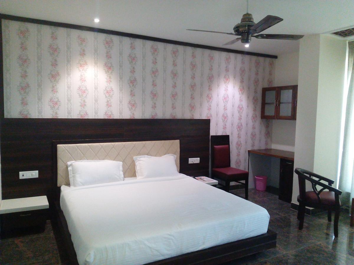 Rewa Residency Hotel Luaran gambar